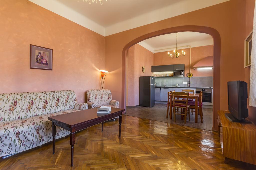 Spacious & Smart Center Apartment Pula Extérieur photo